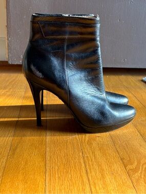 MICHAEL Kors Black Leather Ankle Boots Booties 6.5